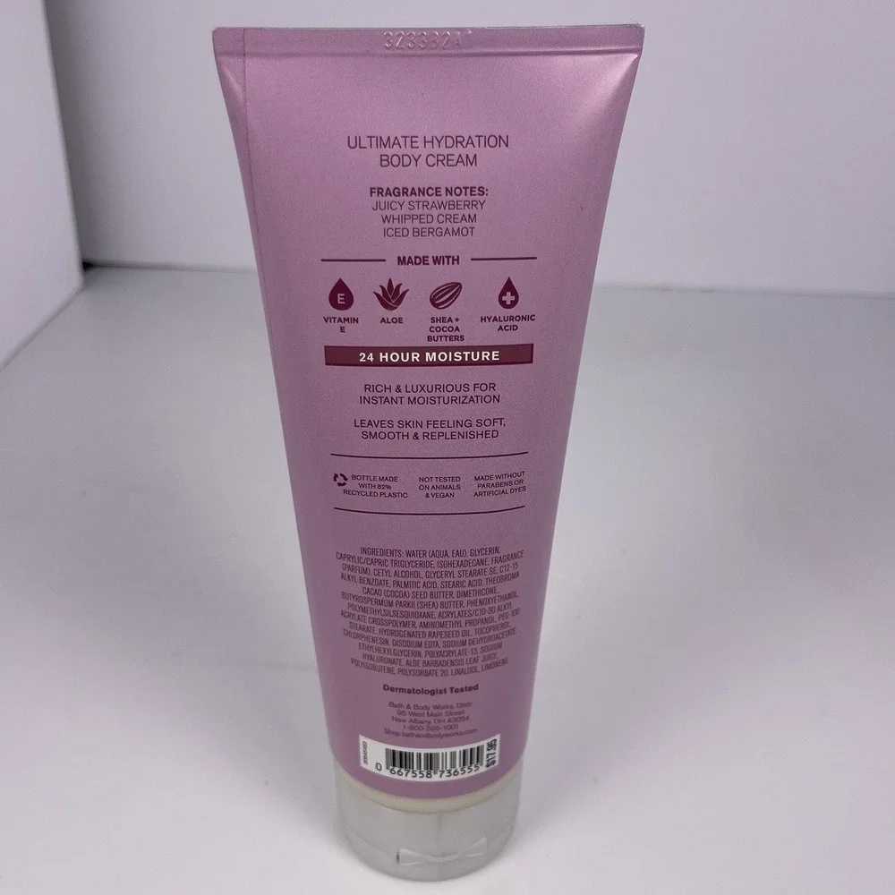 Bath & Body Works Strawberry Snowflakes Ultimate Hydration Body Cream 8 oz